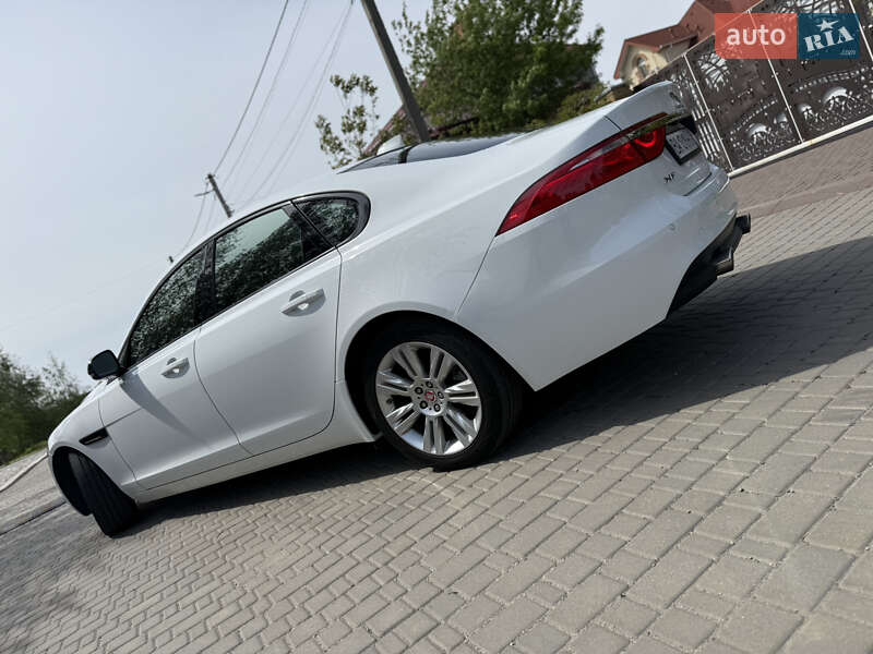 Седан Jaguar XF 2016 в Кропивницком