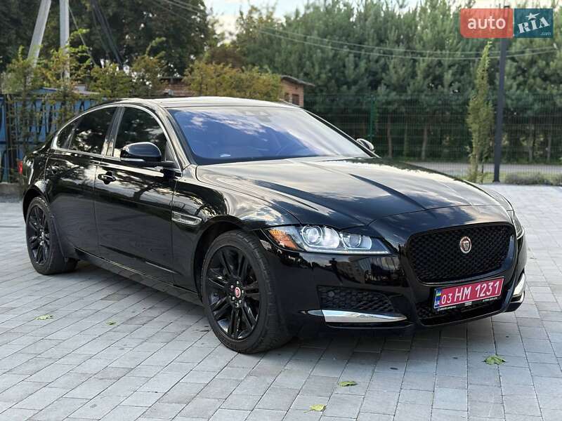 Седан Jaguar XF 2017 в 