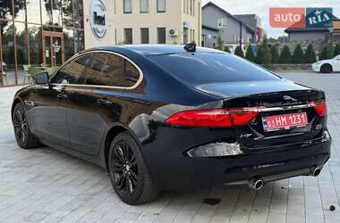 Седан Jaguar XF 2017 в 