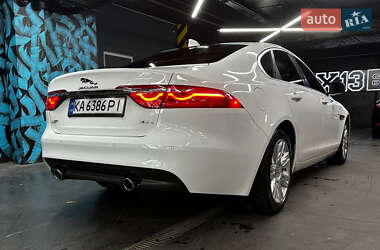Седан Jaguar XF 2017 в 