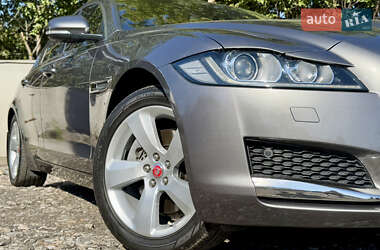 Седан Jaguar XF 2018 в 
