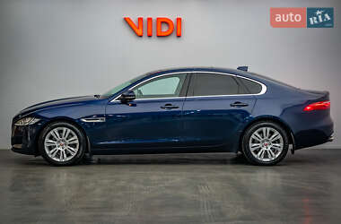 Седан Jaguar XF 2016 в 