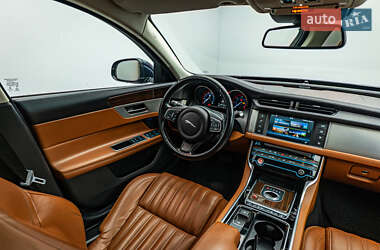 Седан Jaguar XF 2016 в 