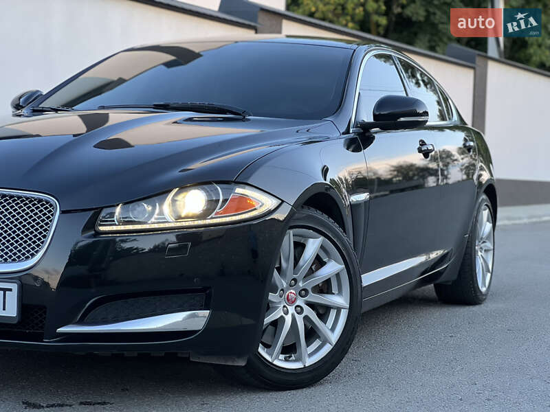 Седан Jaguar XF 2014 в Тернополі