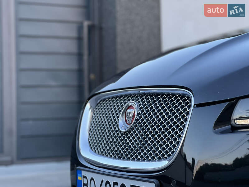 Седан Jaguar XF 2014 в Тернополі