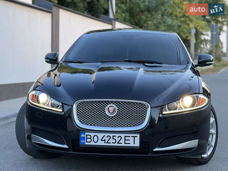 Седан Jaguar XF 2014 в Тернополі