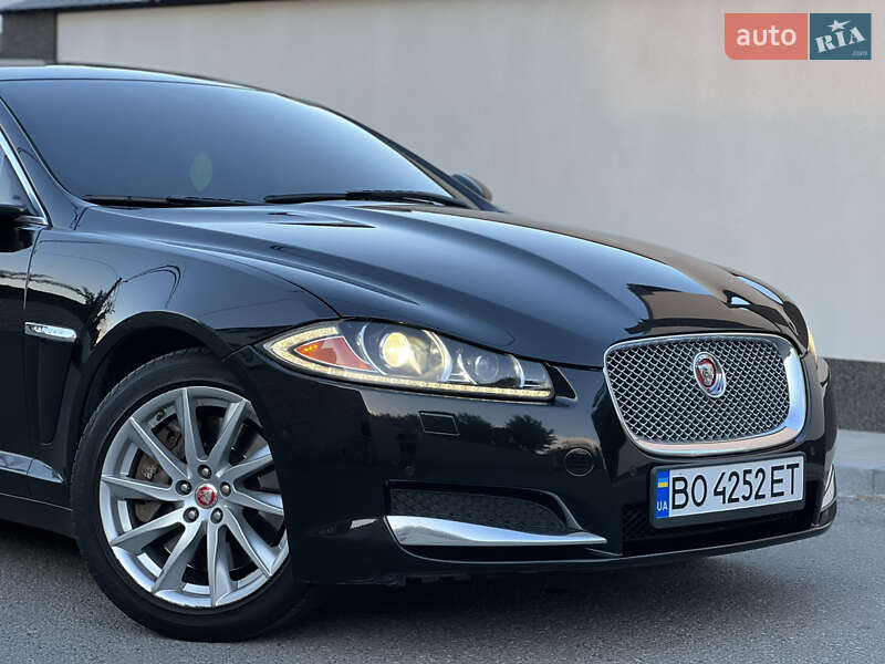 Седан Jaguar XF 2014 в Тернополі