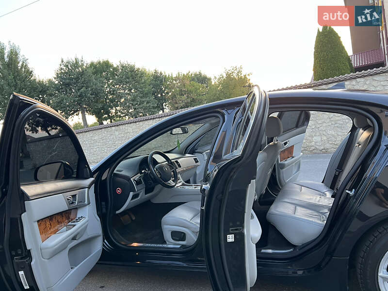 Седан Jaguar XF 2014 в Тернополі