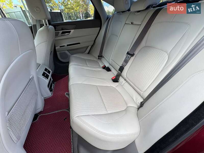 Седан Jaguar XF 2016 в Києві