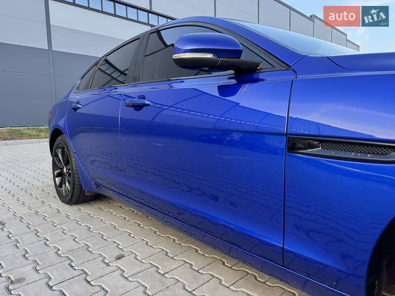 Седан Jaguar XF 2016 в Ивано-Франковске