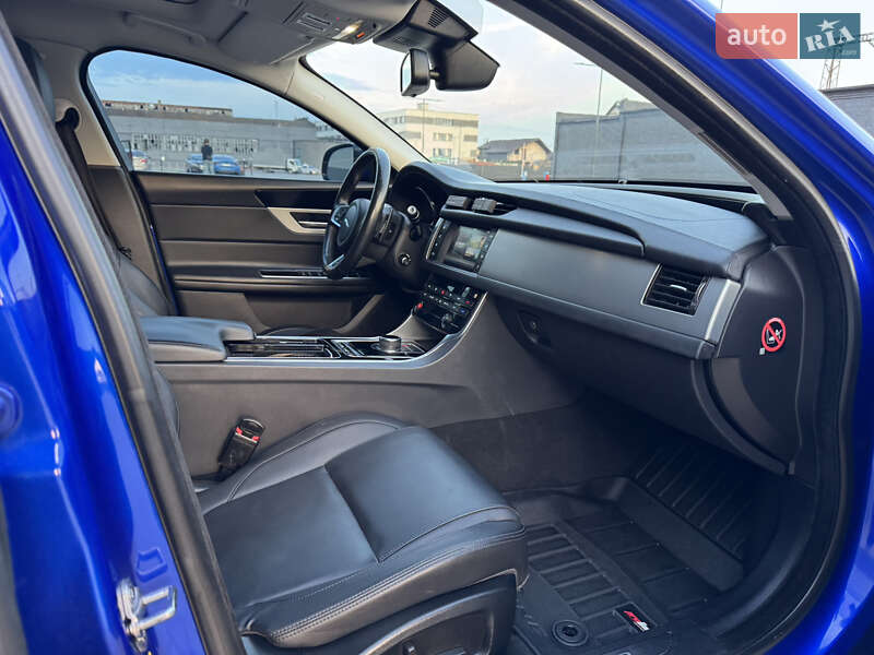 Седан Jaguar XF 2016 в Ивано-Франковске
