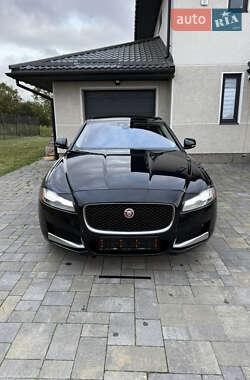 Седан Jaguar XF 2017 в Львові