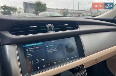 Седан Jaguar XF 2018 в 