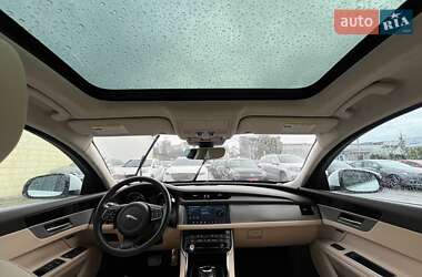 Седан Jaguar XF 2018 в 