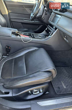 Седан Jaguar XF 2016 в 