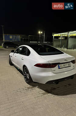 Седан Jaguar XF 2016 в 