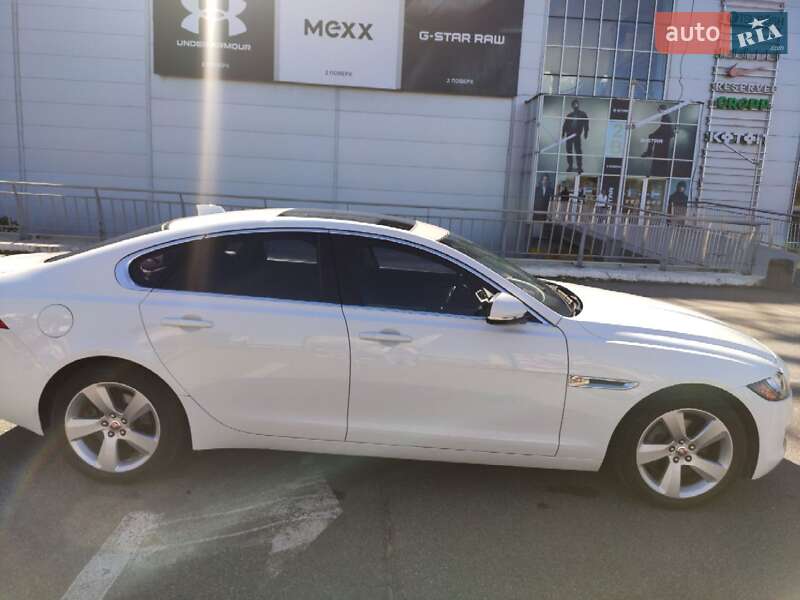 Седан Jaguar XF 2017 в Киеве
