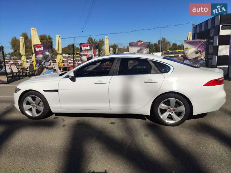 Седан Jaguar XF 2017 в Киеве