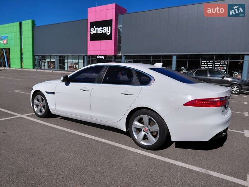 Седан Jaguar XF 2017 в Киеве