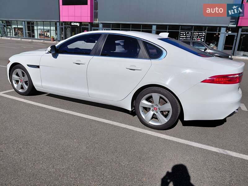 Седан Jaguar XF 2017 в Киеве