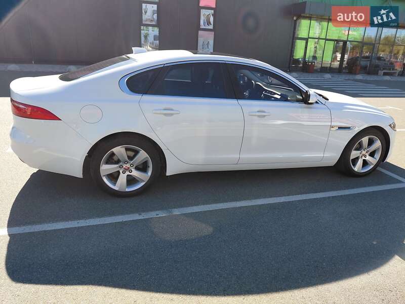 Седан Jaguar XF 2017 в Киеве