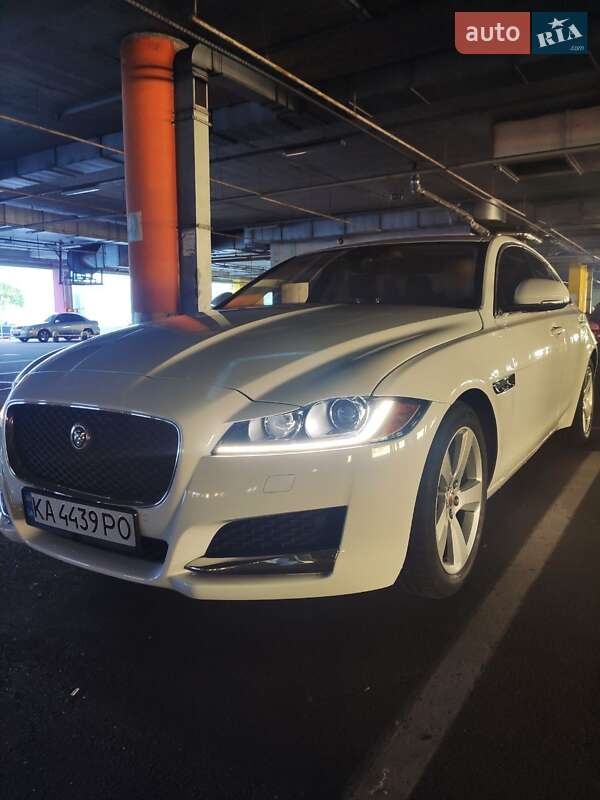 Седан Jaguar XF 2017 в Киеве