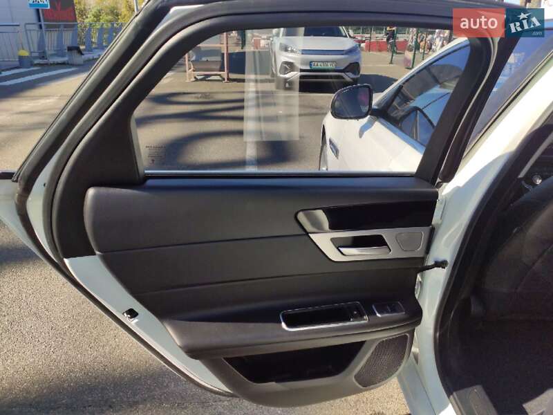 Седан Jaguar XF 2017 в Киеве