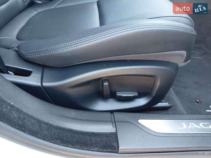 Седан Jaguar XF 2017 в Киеве