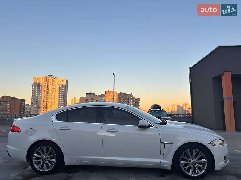 Седан Jaguar XF 2012 в Киеве