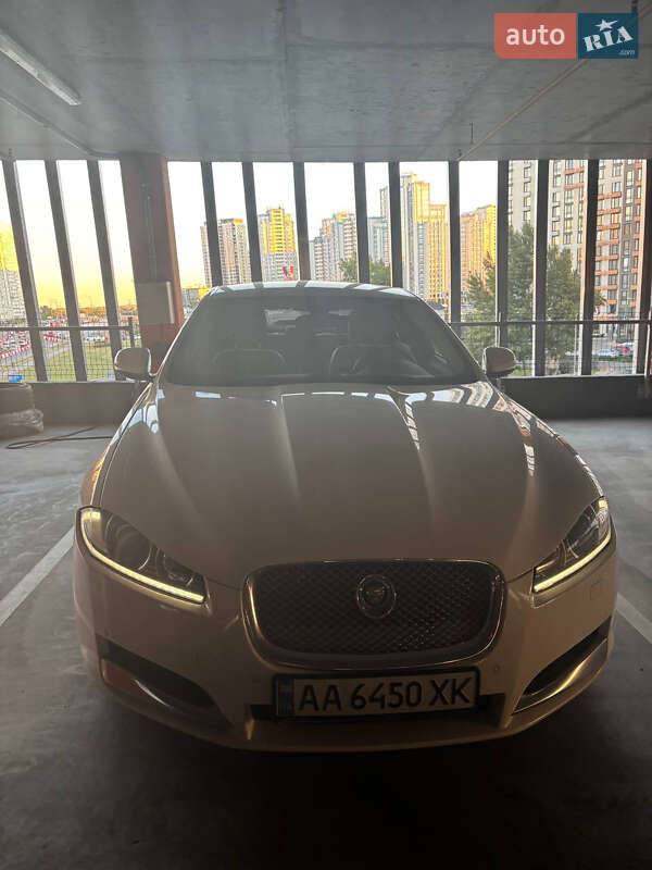 Седан Jaguar XF 2012 в Киеве