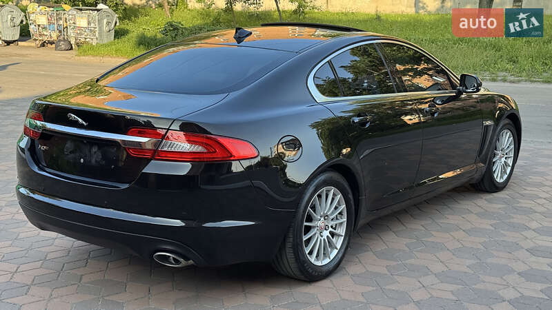 Седан Jaguar XF 2014 в Киеве