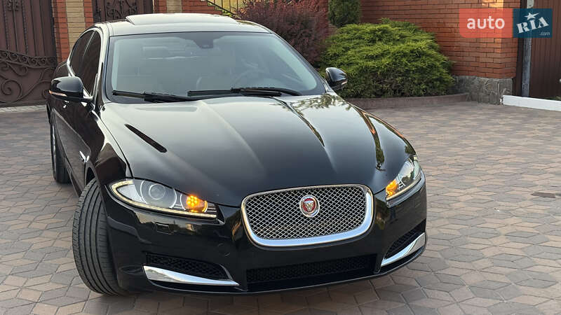 Седан Jaguar XF 2014 в Киеве