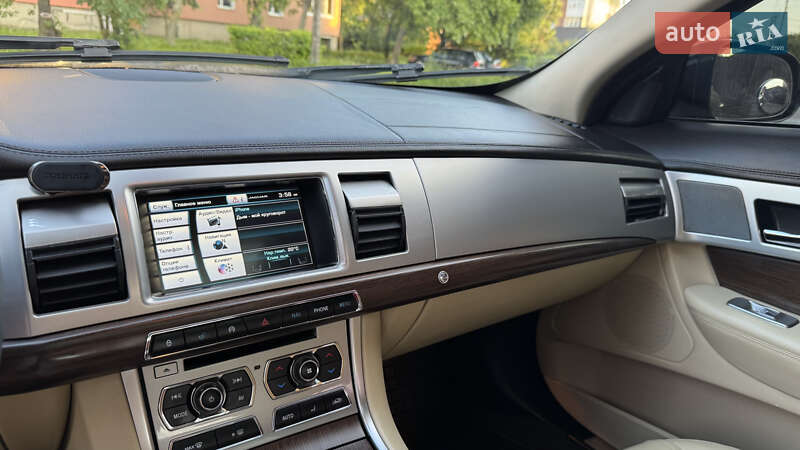 Седан Jaguar XF 2014 в Киеве