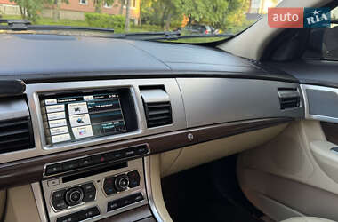 Седан Jaguar XF 2014 в 