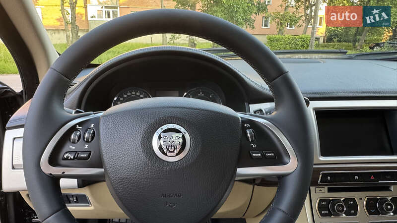Седан Jaguar XF 2014 в Киеве