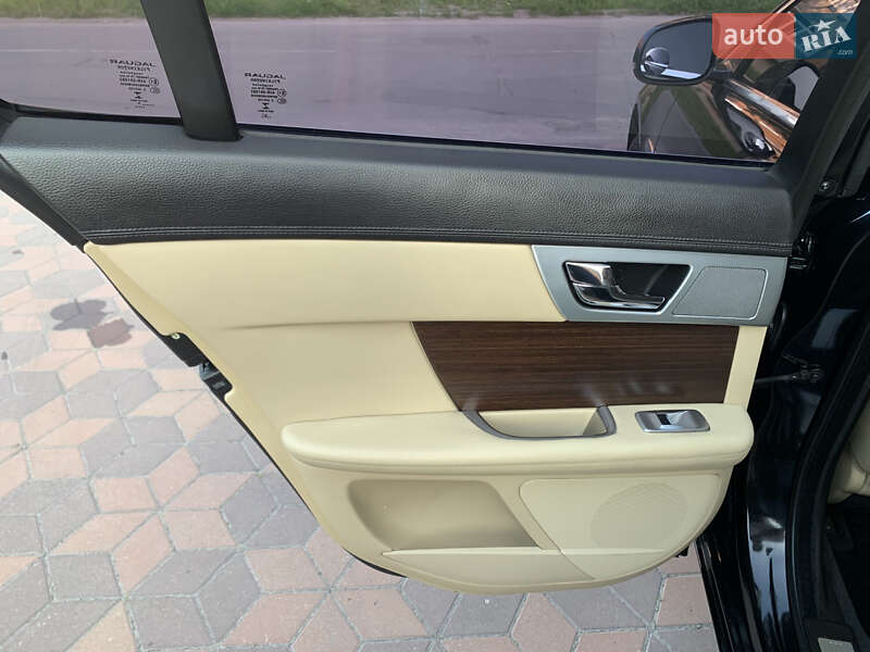 Седан Jaguar XF 2014 в Киеве