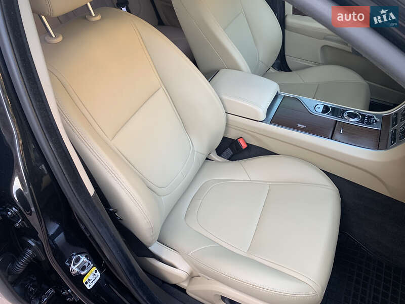 Седан Jaguar XF 2014 в Киеве