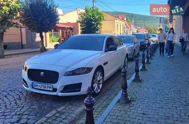 Седан Jaguar XF 2016 в 