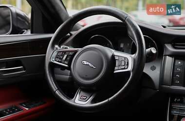 Седан Jaguar XF 2015 в 