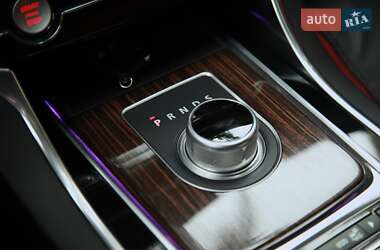 Седан Jaguar XF 2015 в 