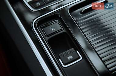 Седан Jaguar XF 2015 в 