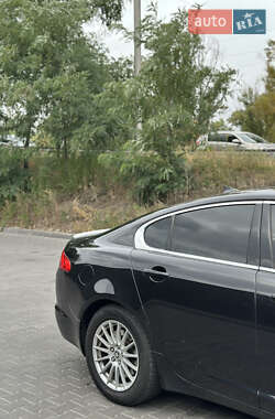 Седан Jaguar XF 2013 в 
