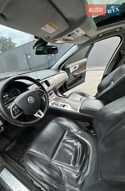 Седан Jaguar XF 2013 в 