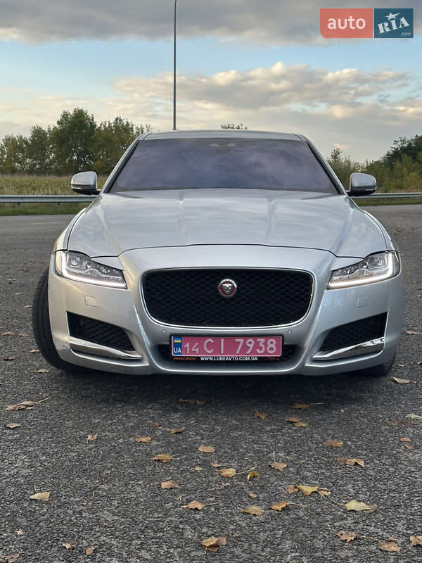 Седан Jaguar XF 2016 в Львове
