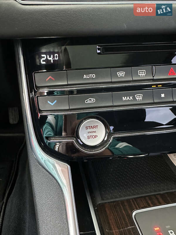 Седан Jaguar XF 2016 в Львове