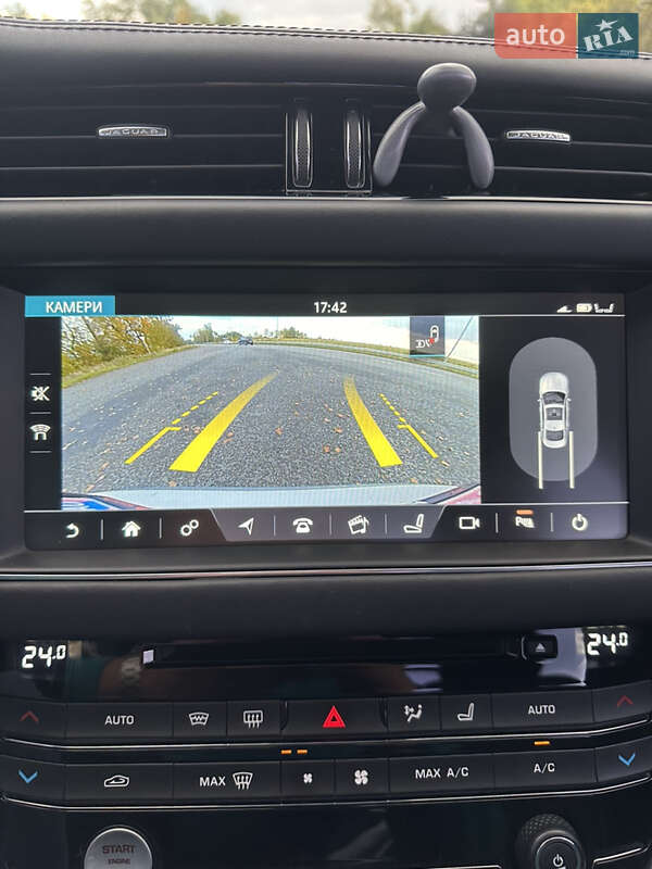 Седан Jaguar XF 2016 в Львове