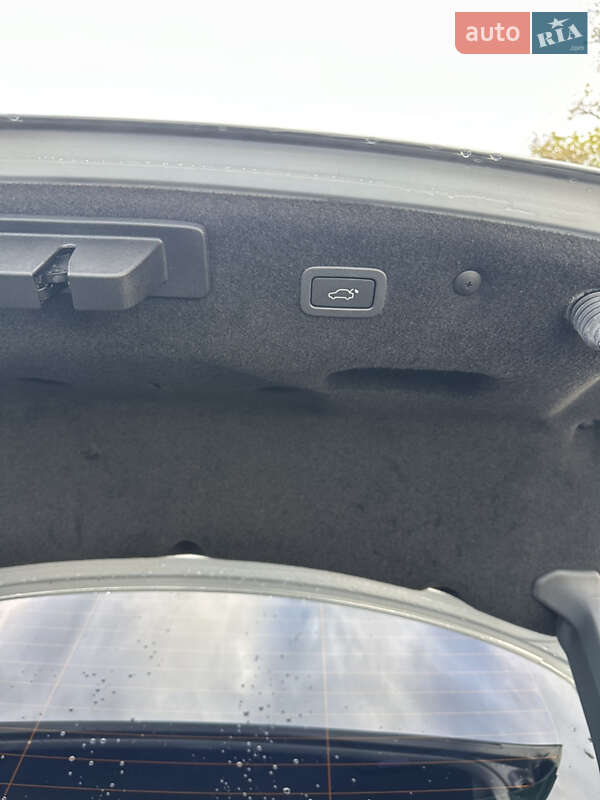 Седан Jaguar XF 2016 в Львове