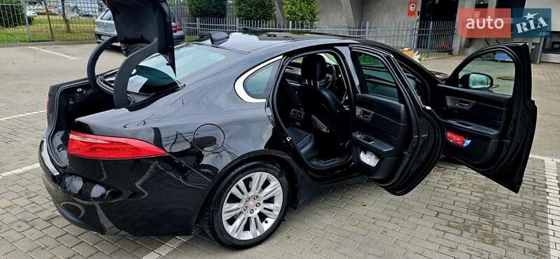 Седан Jaguar XF 2016 в Киеве