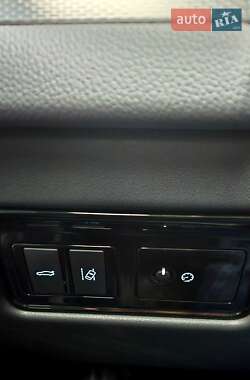 Седан Jaguar XF 2016 в 