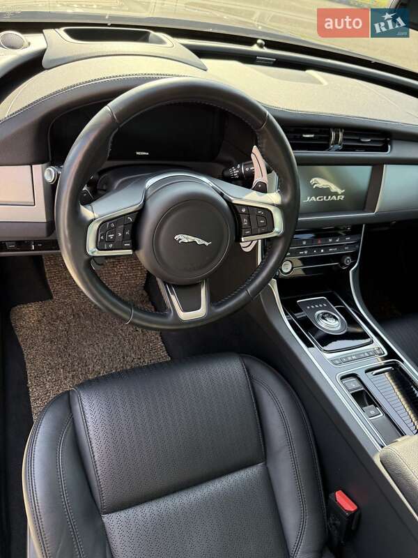 Седан Jaguar XF 2018 в Киеве